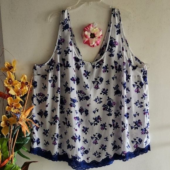 Torrid EUC Size 4 White Blue Floral Lace Trim Flowy Tank Top - Picture 13 of 15